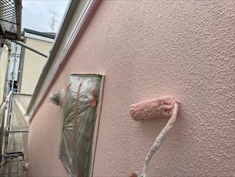 外壁の上塗り作業